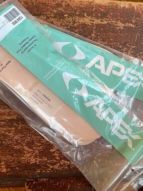 Two pairs Apex inserts 1584